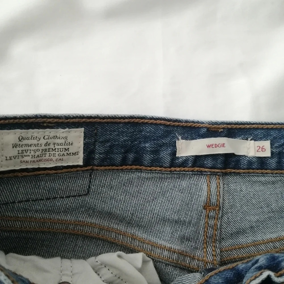 Levi's Premium Wedgie Jeans in These Dreams Medium Wash High Rise Ankle 26 (2) - Picture 10 of 16